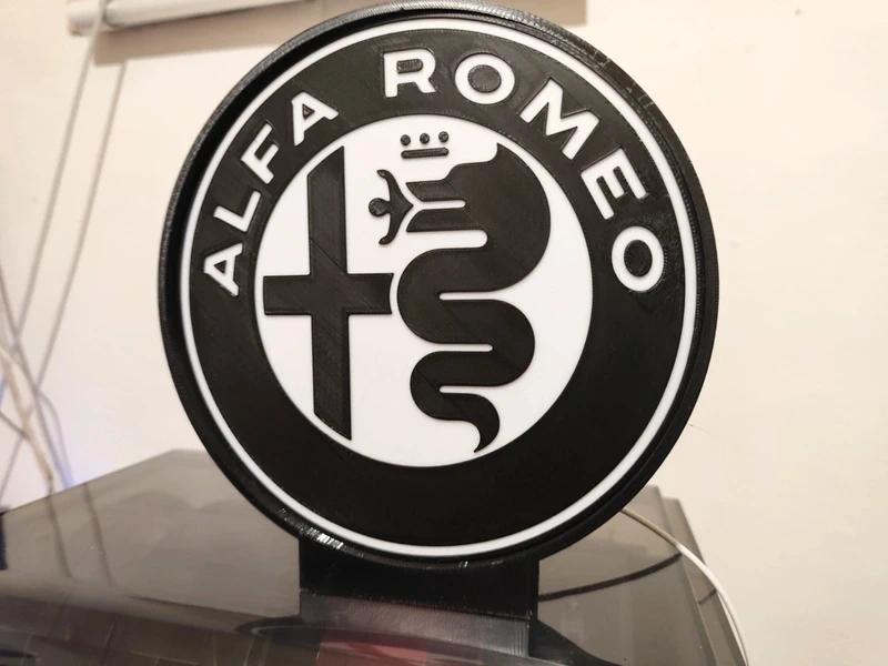 Alfa Romeo preto e branco — imagem 5